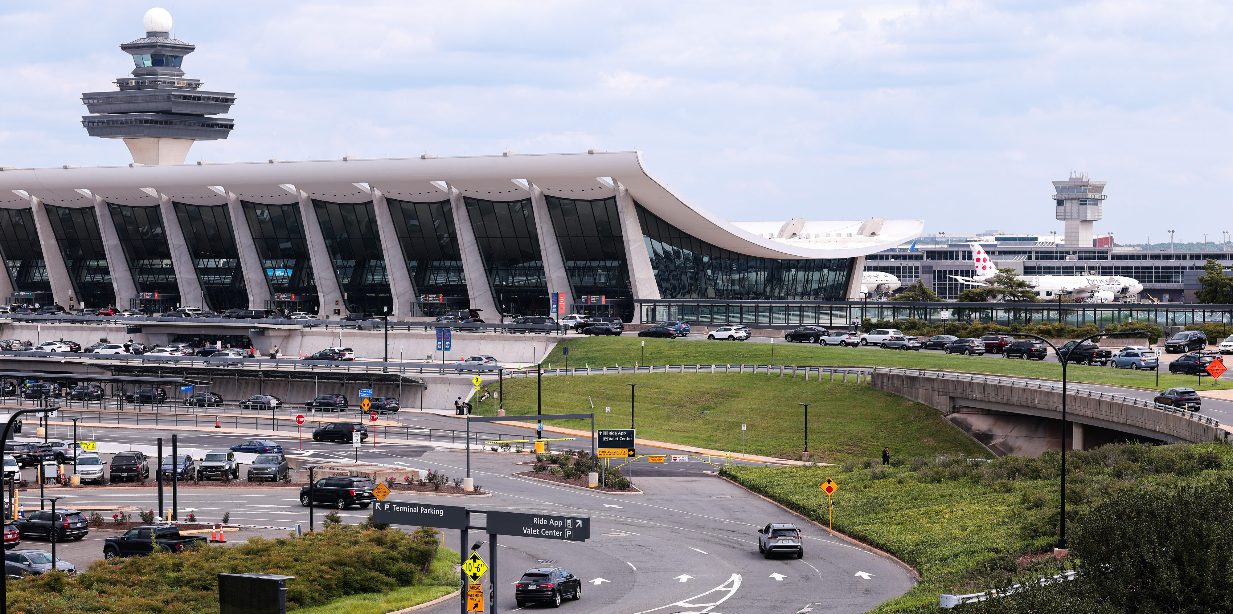 Trump Unveils $22 Billion Plan to Fix Dulles Airport’s Notorious Design Flaws DullesAirport e1785397810714 4000x1993 1
