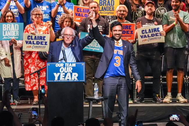 Why Aren't the Democrats Walking Away With the Midterms? divWhy Arent the Democrats Walking Away With the Midtermsdiv