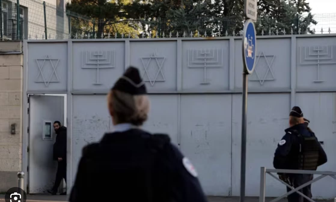 Six Muslims Arrested in Foiled Islamic Terror Plot Against Paris Synagogue—Media Blackout Ensues paris muslims attack synagogue