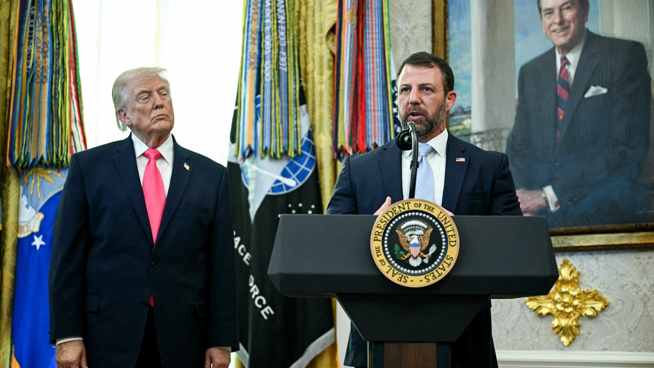 Trump admin cannot refuse detained illegal immigrants a chance for release on bond, appeals court rules trump and mullin