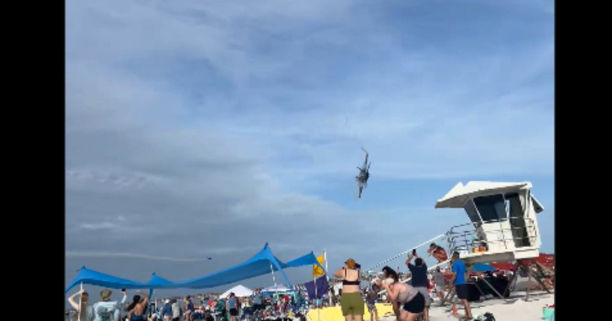 ‘Let’s go!’ Hegseth delivers BOSS statement after latest military flyover rocks Florida beach ‘Lets go Hegseth delivers BOSS statement after latest military flyover rocks Florida beach