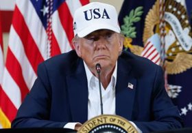 Trump’s own aides expose his midterm dilemma