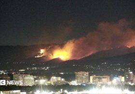 Nearly 90,000 told to evacuate as wildfire approaches Reno, Nevada