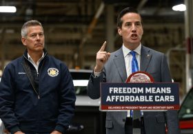 Trump Urged by Lawmakers to Boost Enforcement to Catch Tariff Dodgers
