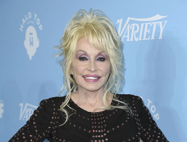 Dolly Parton's Publicist Reveals She'd Fought a 'Brief Battle With Cancer' 14d