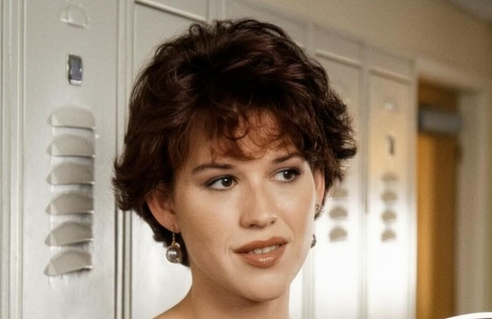 Molly Ringwald Says Her ‘Worst’ Acting Job Was Marred by One ‘Really Difficult’ Person [WATCH] 20260806 1522 boredtrashpanda 6a74a6c897959 e1786030731737