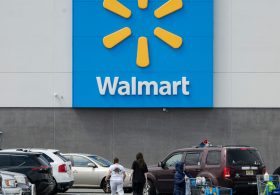 Walmart Posts Slowest Sales Growth in Years as Americans Tighten Wallets