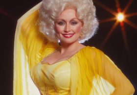 Dolly Parton Outsmarted Every Dumb-Blonde Joke