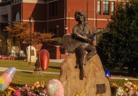 The South Loved Dolly Parton. It Saw the Best of Itself in Her.