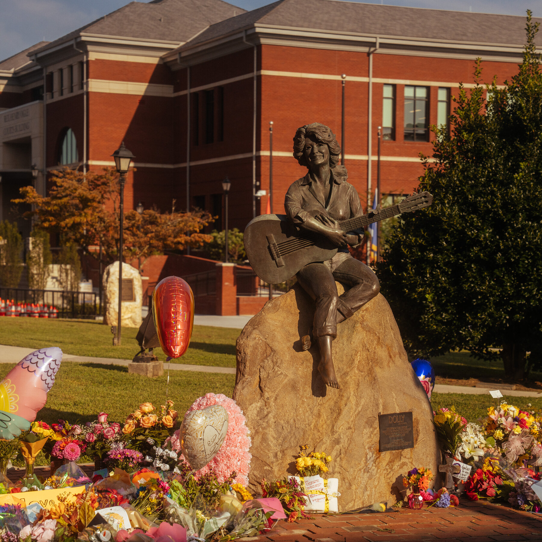 The South Loved Dolly Parton. It Saw the Best of Itself in Her. 26nat dolly south promo cjwg mediumSquareAt3X
