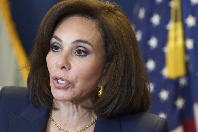 Jeanine Pirro Rushes to the White House After Trump Says She 'Folded Like an Umbrella' 2cb