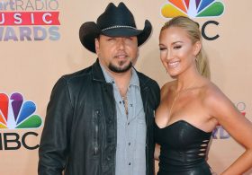Luke Bryan Playfully Tries White House Press Secretary Role with Jason Aldean at His Side