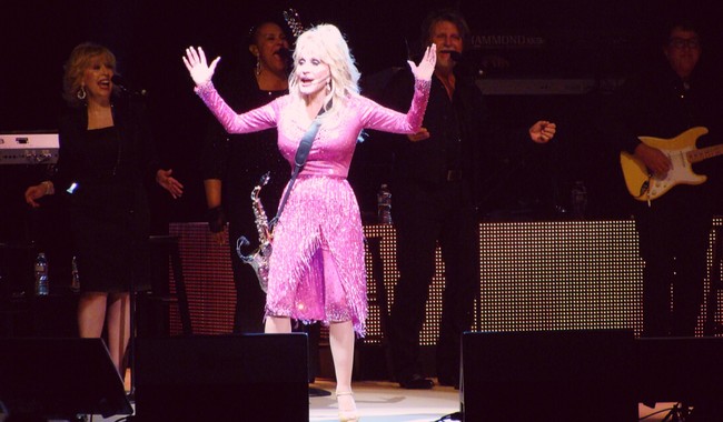 Dolly Parton's Apolitical Nature Was One of Her Many Iconic Assets 3a060262 eb19 4440 a2c3 6554dc24c4bf