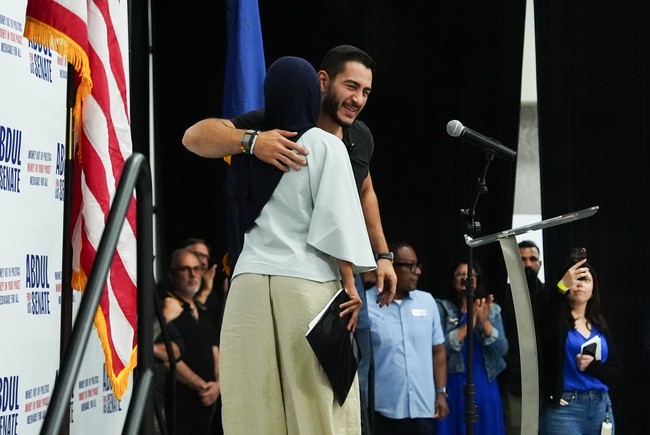 Abdul El-Sayed Endorses Ilhan Omar and Her Behavior in the Video He Posted Is Just ... Weird (WATCH) 3b