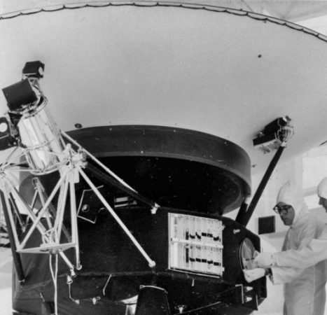 Scientists extend instrument life on Voyager 2 probe