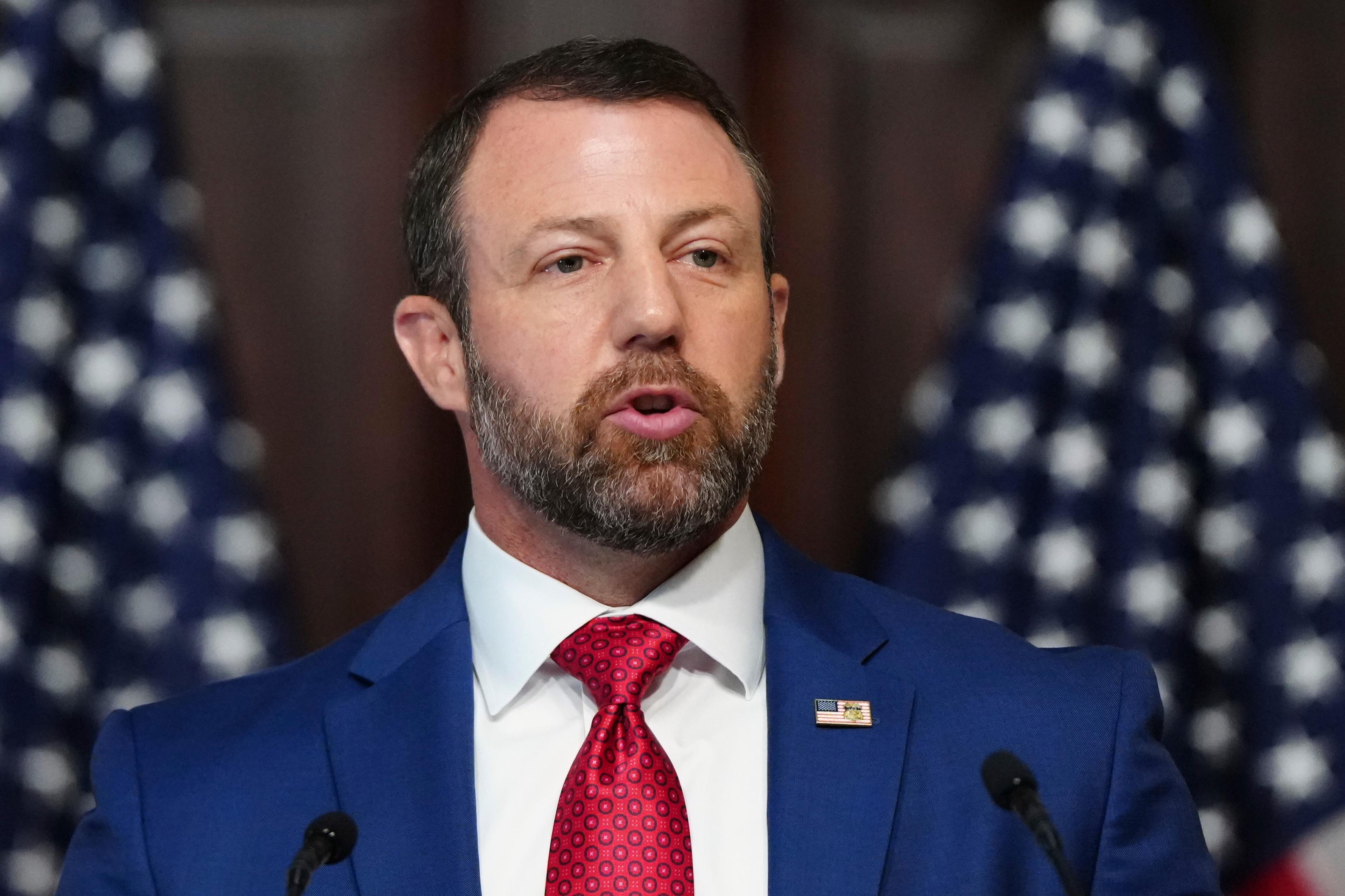 White House seeks to quash Steven Bannon-led MAGA uprising against Markwayne Mullin 41 41