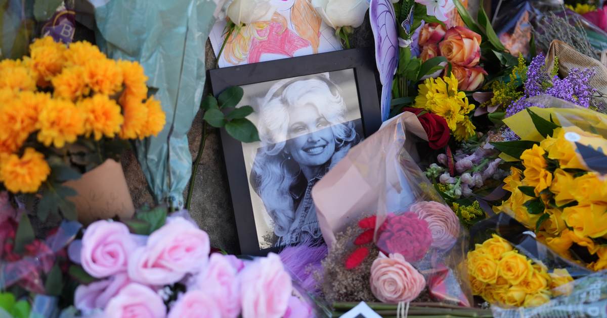 How a CNN Tribute to Dolly Parton Resulted in an Embarrassing Oopsie 58c29 1200x630 1