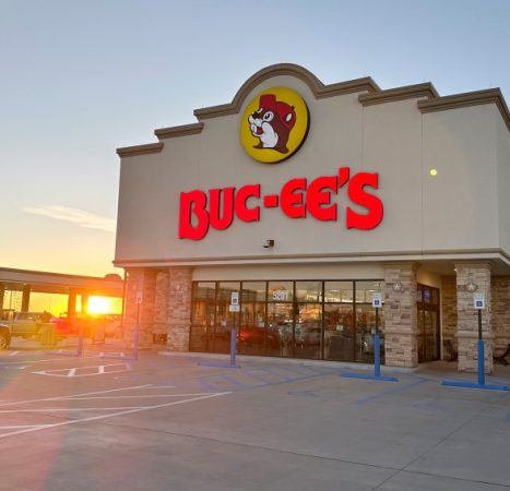 Buc-ee’s responds as beaver logo battle gains national attention