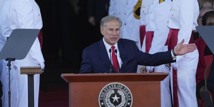 Abbott Pushes Back on Minn. Extradition Order, Says he Doesn’t Trust Walz AP23048003720495 scaled e1676649405462