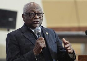 Clyburn calls for expanding Supreme Court, says ’13 is a pretty good number’