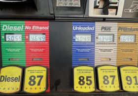 Gasoline prices stick at $4 per gallon as war drags on