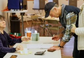 Live updates: Florida, Alaska voters head to primary polls; Supreme Court urged to keep ballroom paused