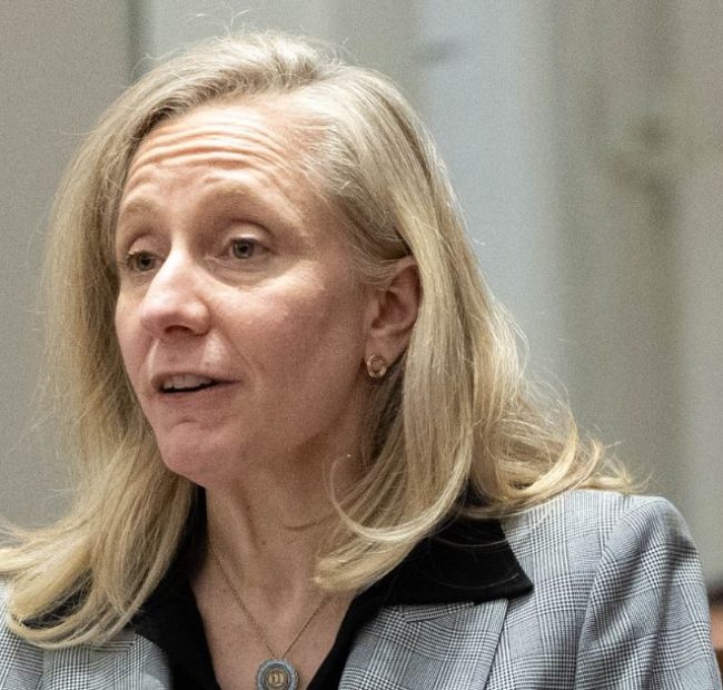 Virginia Gov. Abigail Spanberger Drowned Out by Boos and Jeers When She Tries to Speak at Rural Event