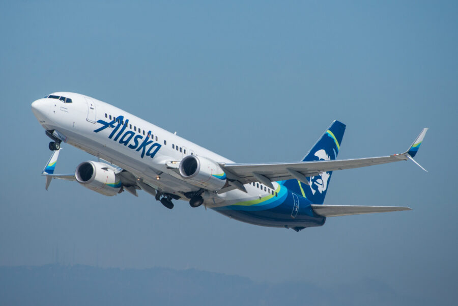 Alaska Airlines Flight Grounded After Passengers Threaten To Hijack Plane Alaska AIrlines Boeing 737 800 N566AS 48464018012 2 scaled e1786377055452