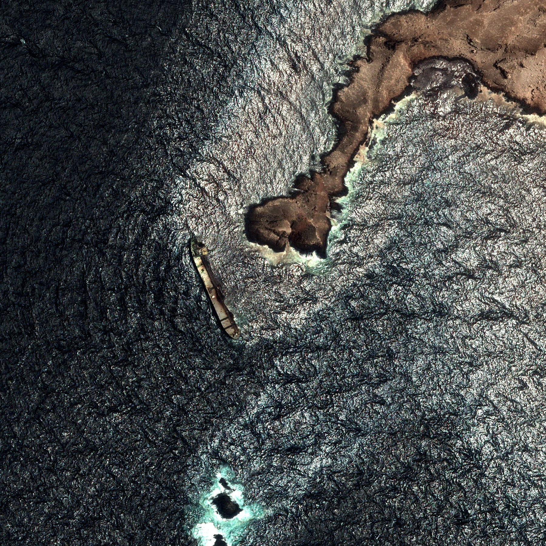 Spike in ‘Dark’ Oil Tankers in Gulf Raises Risk of Catastrophic Spills Biz Hormuz Oil Spills 01 gckv mediumSquareAt3X