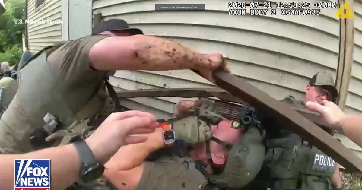 Shock Video Shows Balcony Collapse Underneath 9 Officers Arresting a Pedophile - Leftists Cheer as Officers Hospitalized Deck collapse