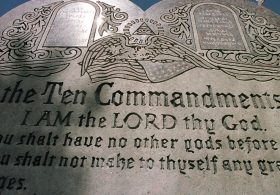 ACLU asks SCOTUS to hear Texas case requiring display of Ten Commandments in school classrooms