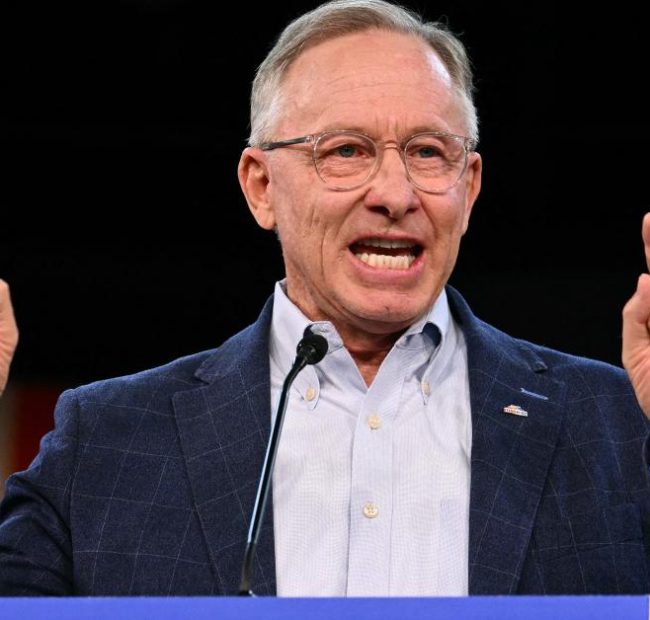 AZ Democrat governor formally selects former Republican mayor as running mate in reelection campaign