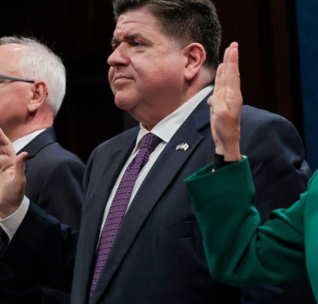 Illinois Gov. Pritzker asks oil execs to return profits to drivers