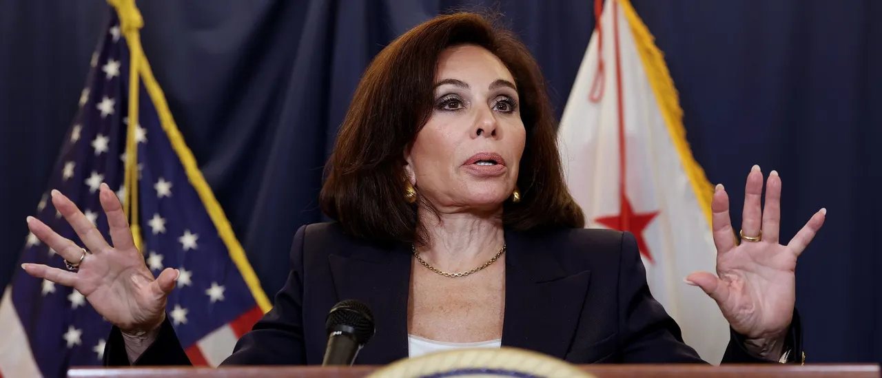 CNN Reporter Spots Pirro Leaving West Wing With White Box GettyImages 2229768715 2