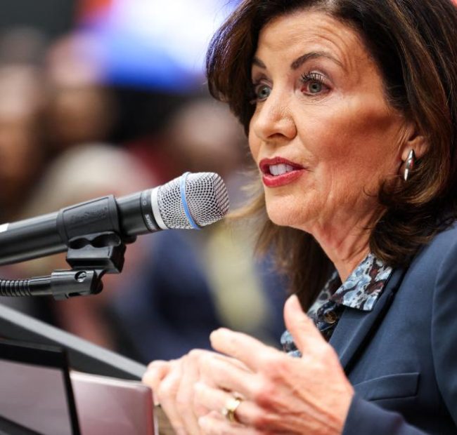 Kath Hochul loudly booed during Trump speech to law enforcement