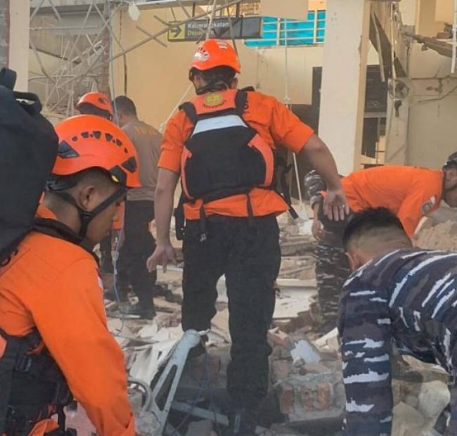 At least 47 people in Indonesia after 7.7 earthquake