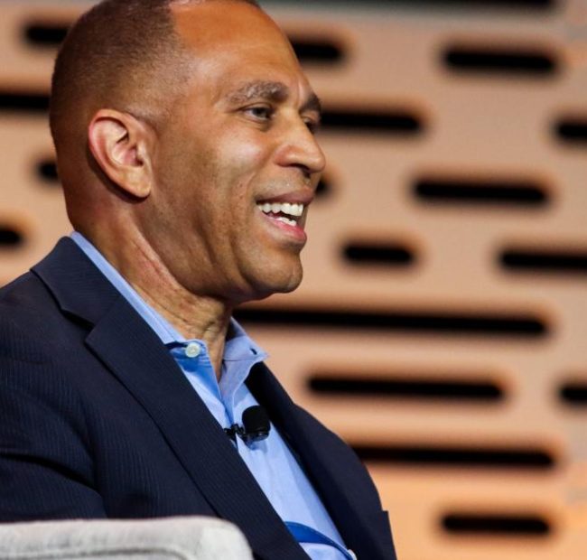 Jeffries indicates potential Supreme Court changes if Democrats win midterms