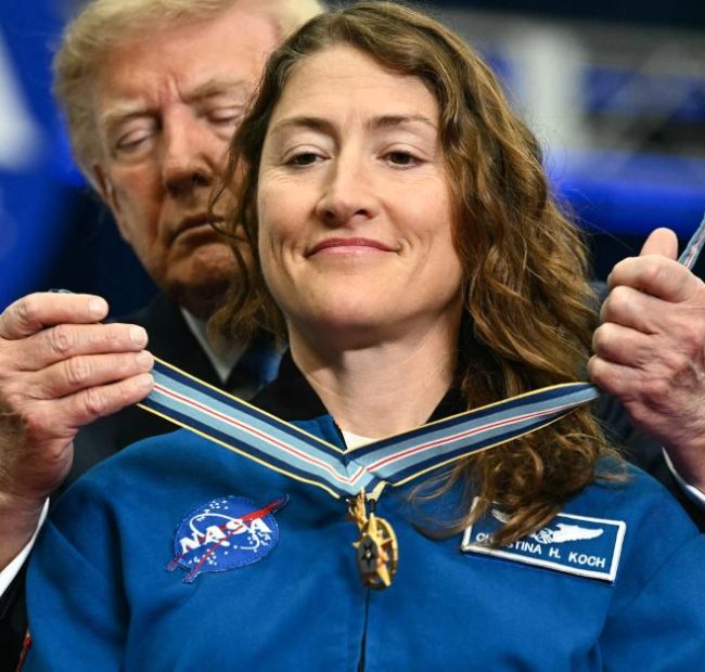Trump awards Congressional Space Medals of Honor to NASA’s Artemis II crew
