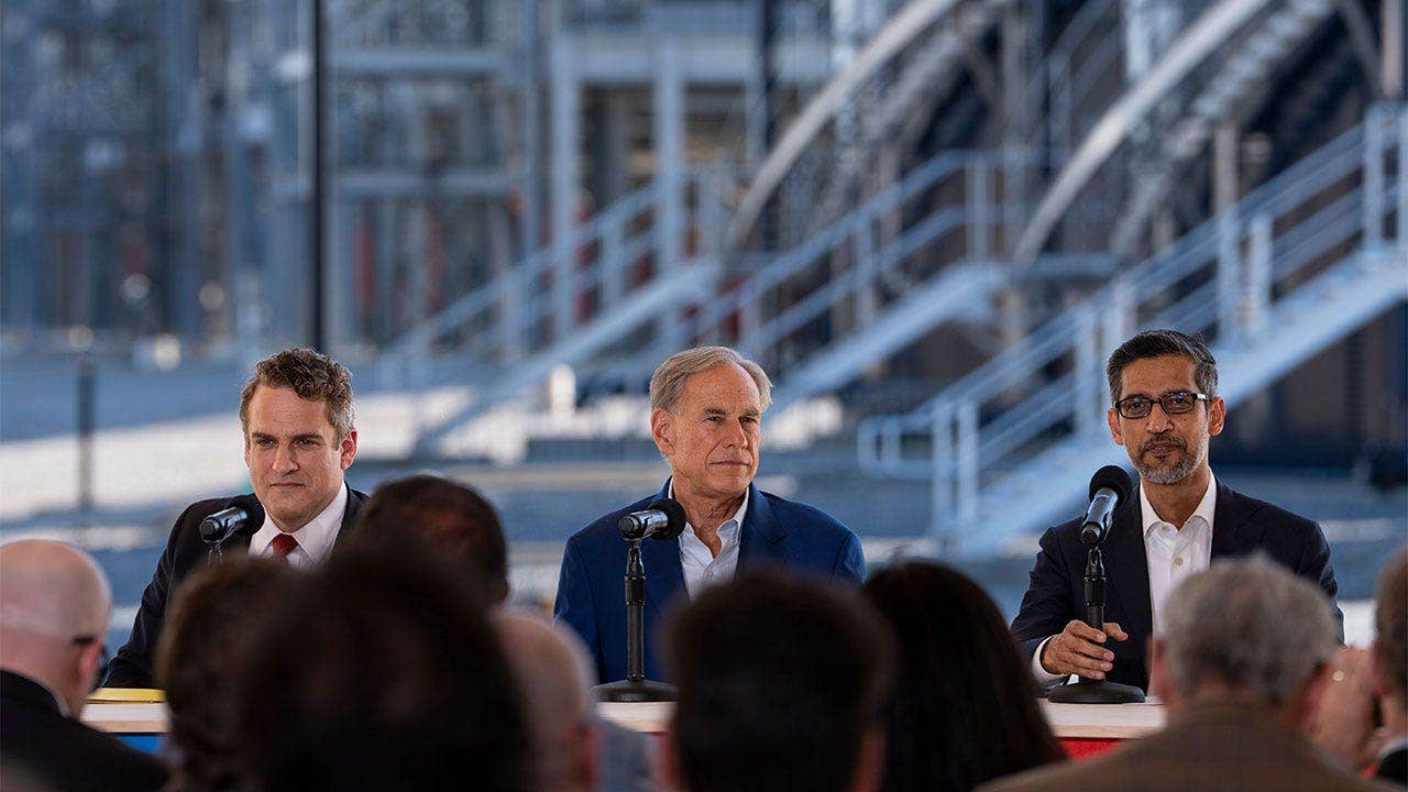 Texas Gov. Greg Abbott effectively pauses new data center projects pending statewide grid audit Greg Abbot data centers Texas 002