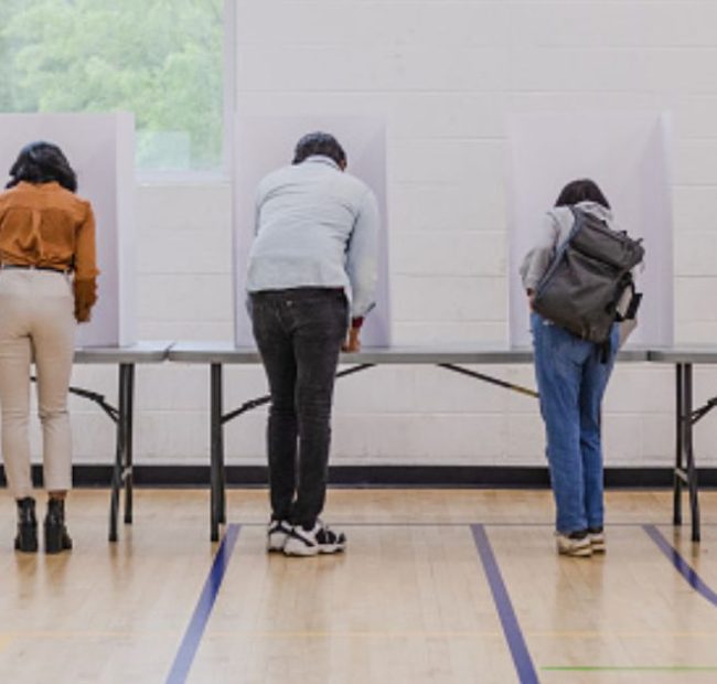 Dem Voter Registrations Plunge Across the US as GOP Numbers Grow