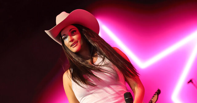 Video: Kacey Musgraves Faces Boycott Backlash After Asking Fans to Donate to Fund for Children of Parents 'Deported Unfairly' KaceyMusgraves 640x335 1