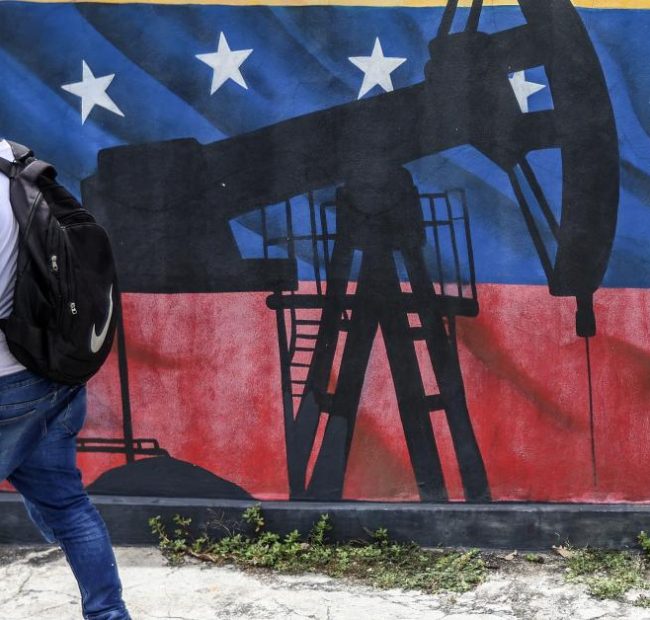 US close to making a deal for an ownership stake in Venezuelan oil fields: report