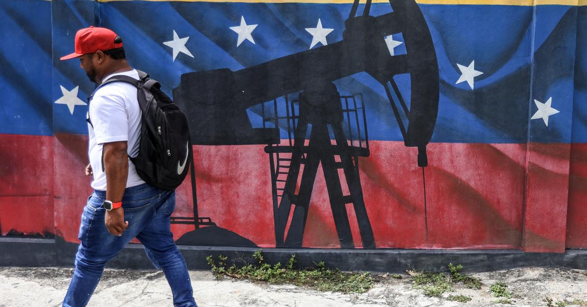 US close to making a deal for an ownership stake in Venezuelan oil fields: report Venezuelaoil2
