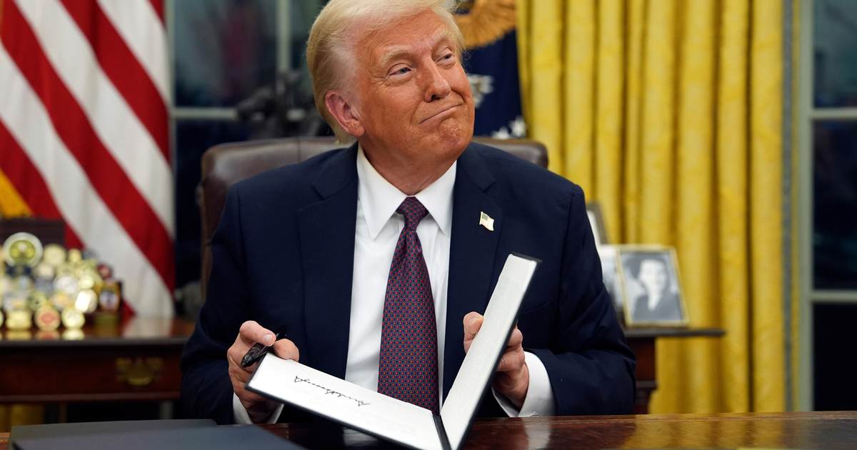 Trump Reveals Who Will Be Replacing His Staff Secretary at White House a04d 1200x630 1