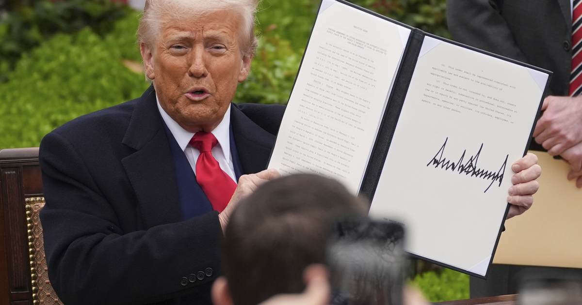 President Trump's New Order on H-1B Visas Sends Shockwaves Through Immigrant Communities a34b16 1200x630 1