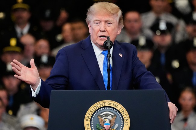 Trump Declares ‘Economic D-Day’ Against Iranian Regime aeab 2dd2 4c15 9100 958d13015090 1