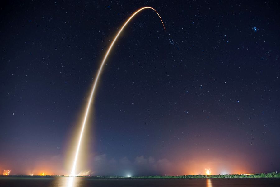 SpaceX Rocket Slams Into The Moon alcon 9