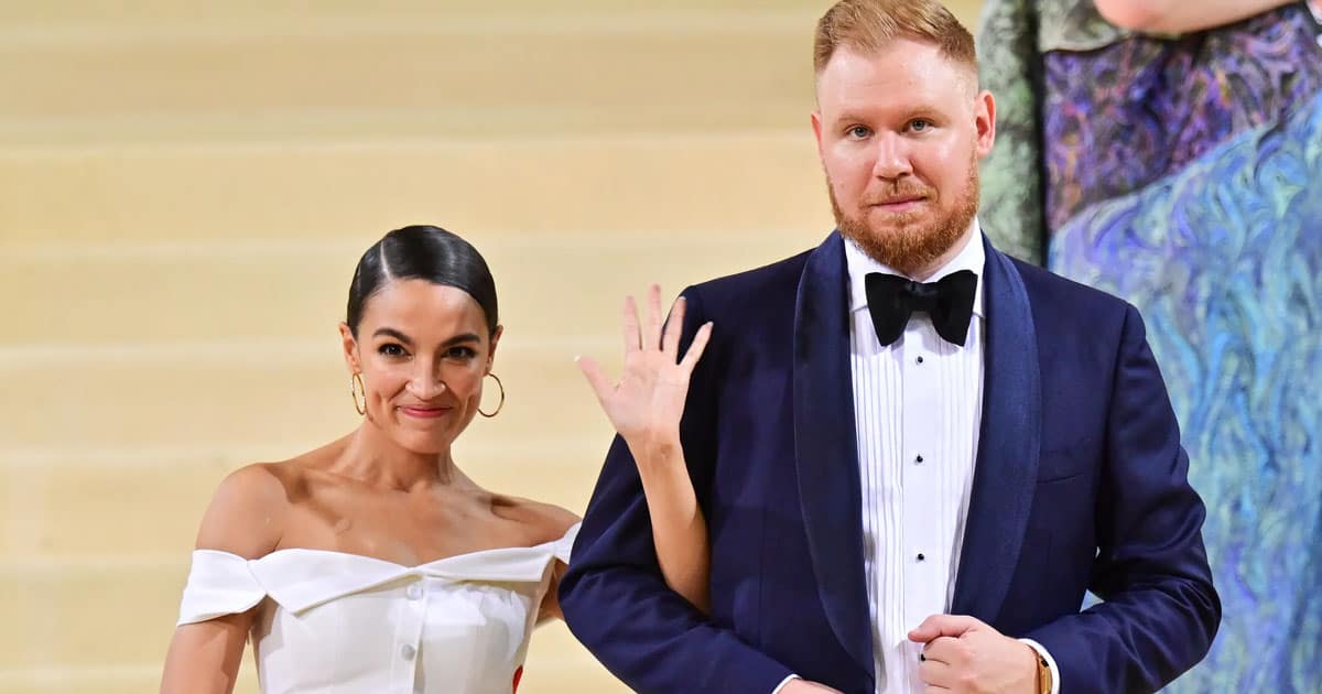 AOC Quietly Split from Longtime Fiancé Years Ago, Report Reveals aoc riley roberts split
