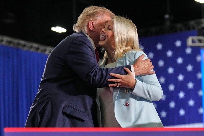 Trump's Sendoff for Karoline Leavitt Turned Into a Surprisingly Touching Moment b915d3a4 0e5a 4a96 8ea4 b2725997710b