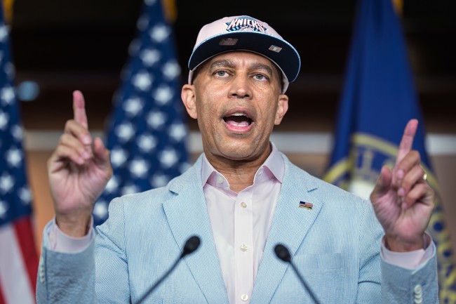 DSA-Welcomer Hakeem Jeffries Says He’s Against Defunding Police, Open Borders, and Abolishing Senate cc4ac23 2